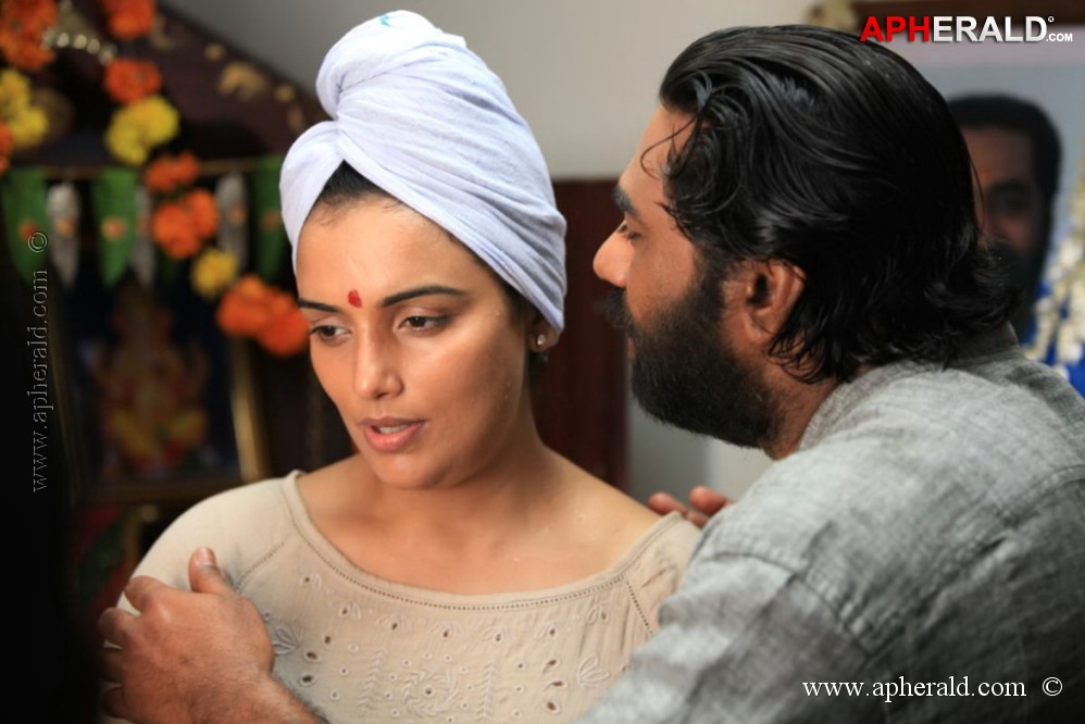 Uyirin Osai Tamil Movie Hot Stills