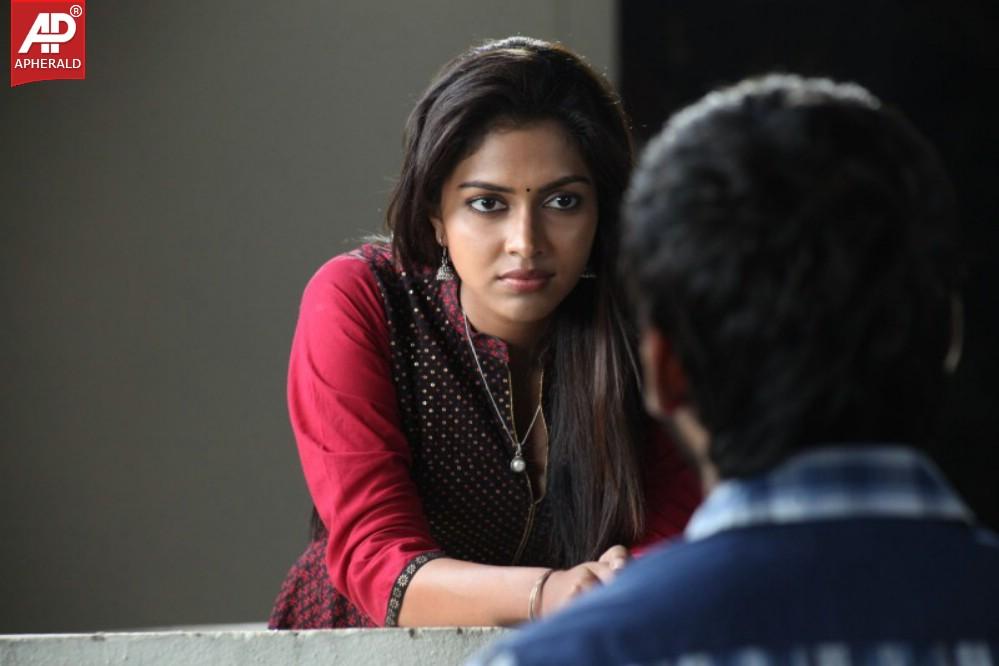 Velai Illa Pattadhari Movie New Stills