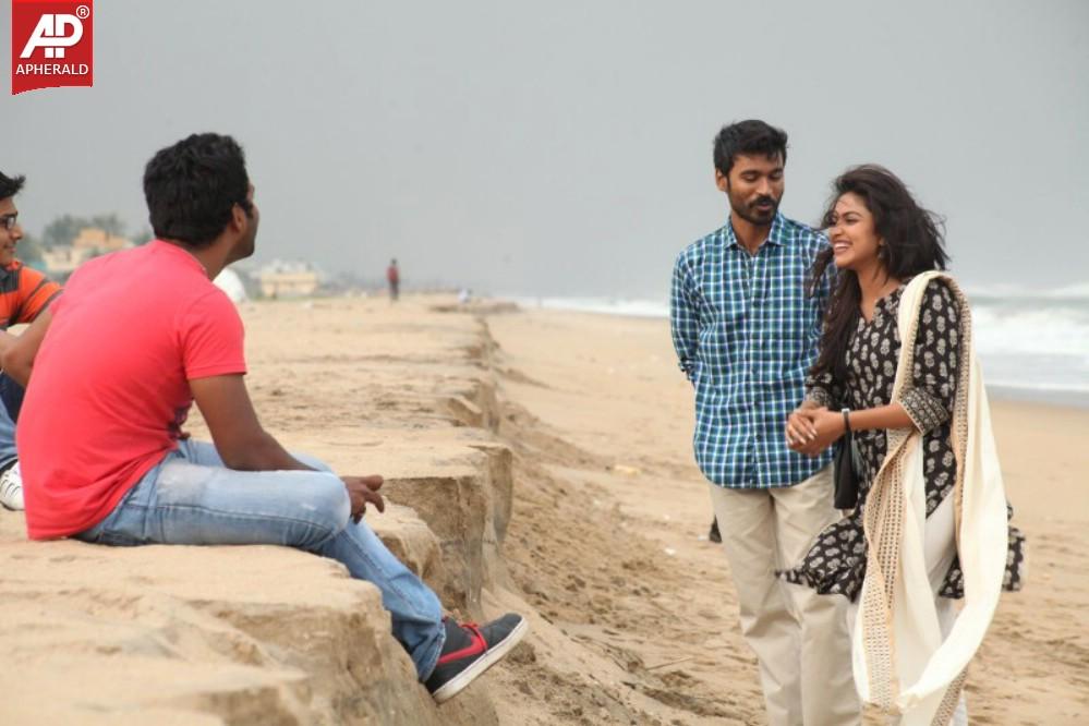 Velai Illa Pattadhari Movie New Stills