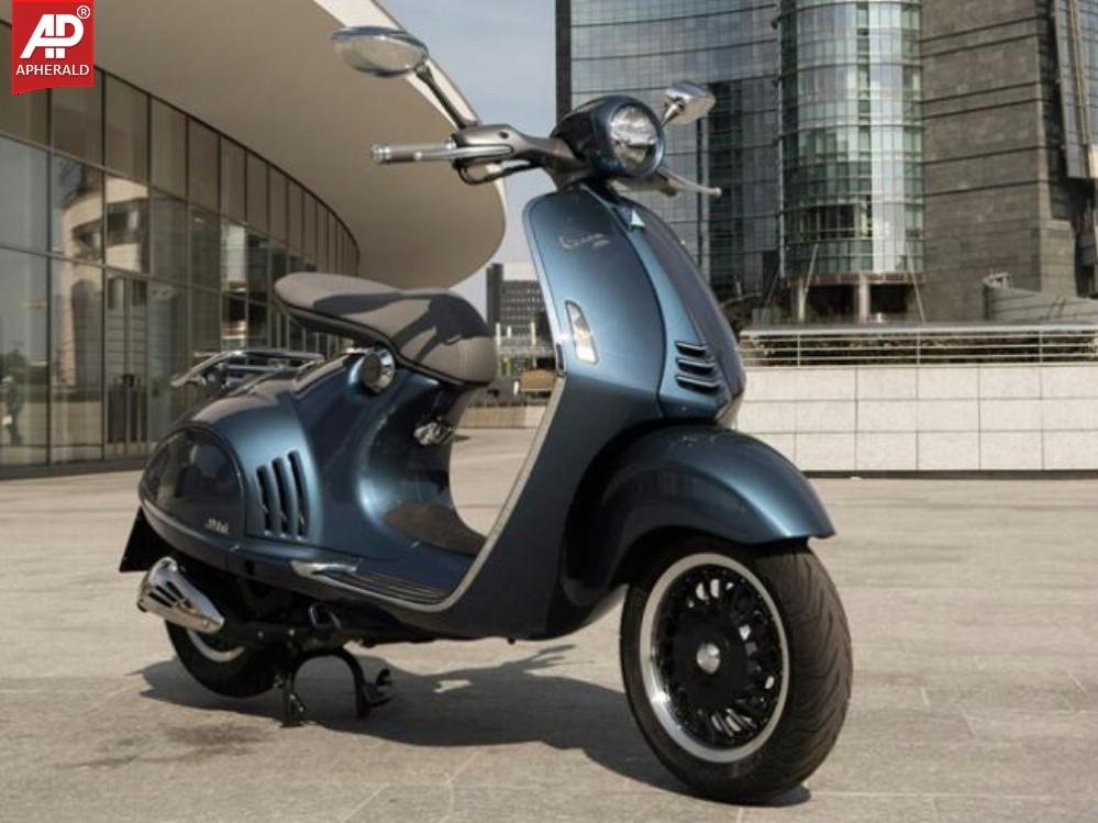 Скутер ап. Веспа 946 мотороллер. Vespa Armani 946. Мотороллер Vespa 150 tap. Веспа 946 Белиссимо.