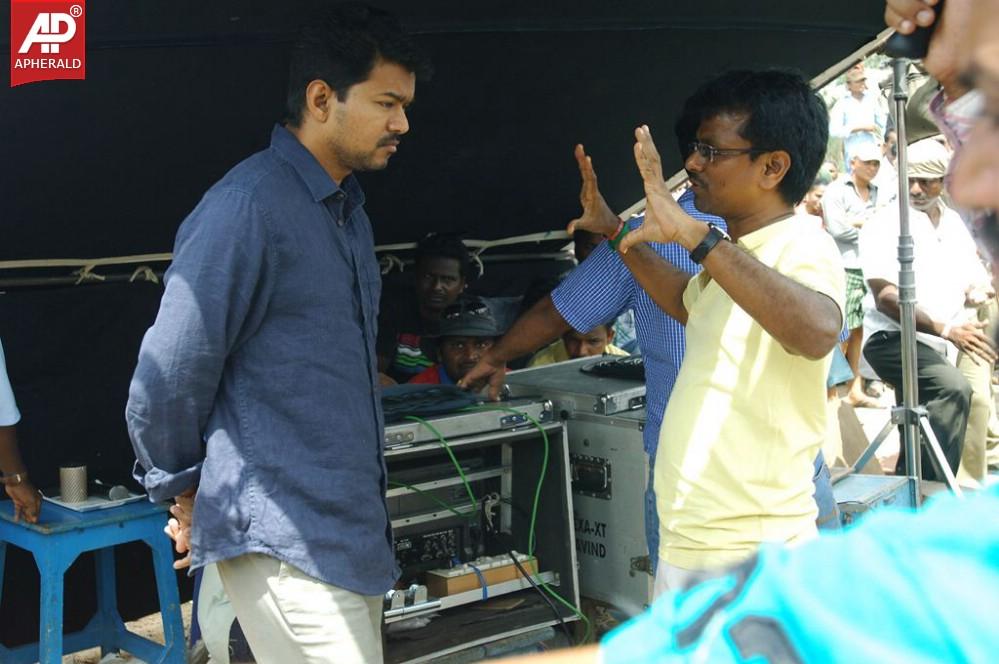 Vijay at Kaththi Movie Working Stills