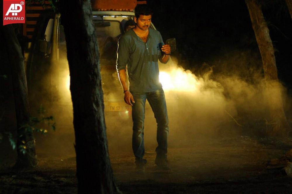Vijay at Kaththi Movie Working Stills