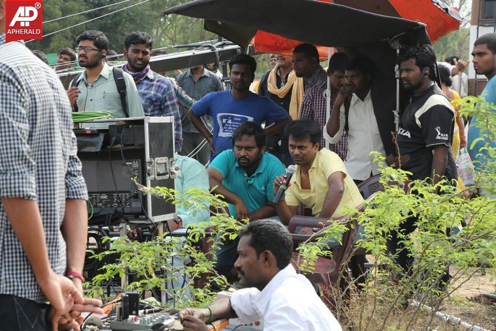 Vijay at Kaththi Movie Working Stills