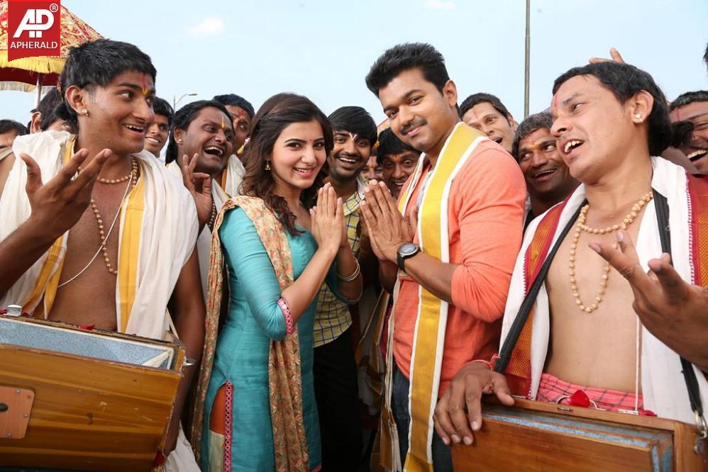 Vijay at Kaththi Movie Working Stills