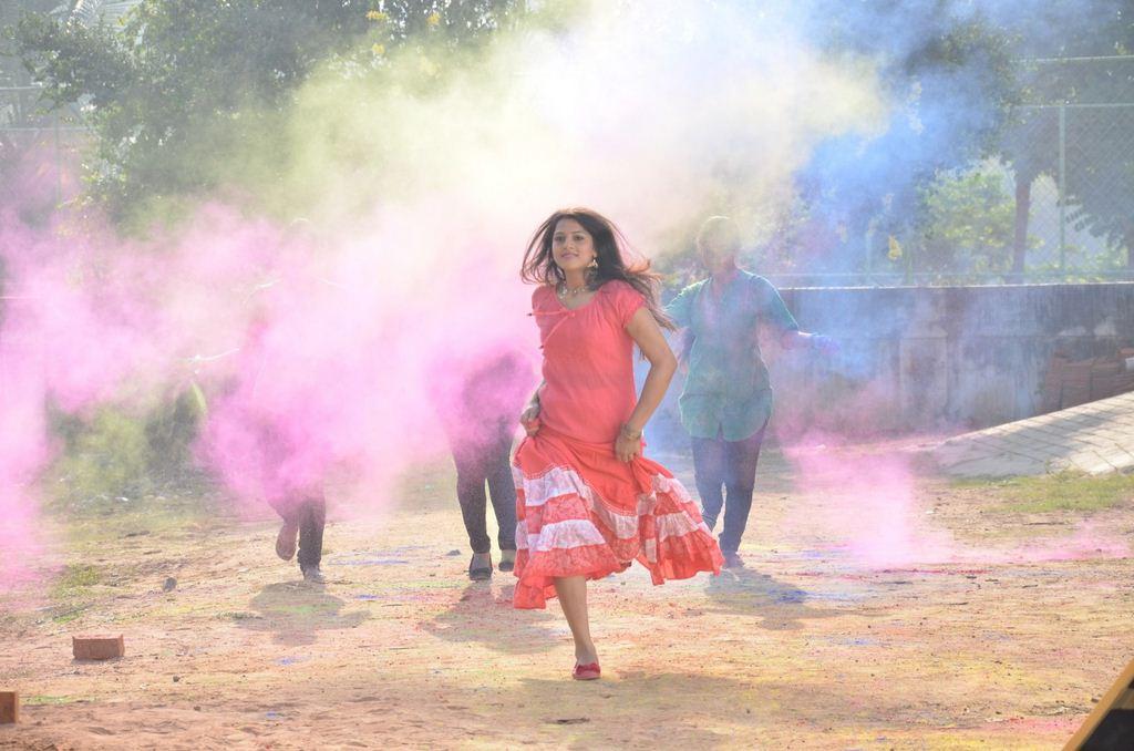 Vizhi Moodi Yosithal Movie Stills