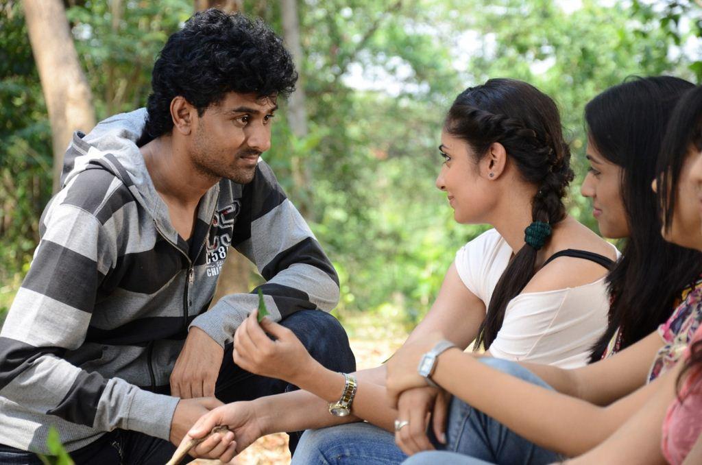 Vizhi Moodi Yosithal Movie Stills