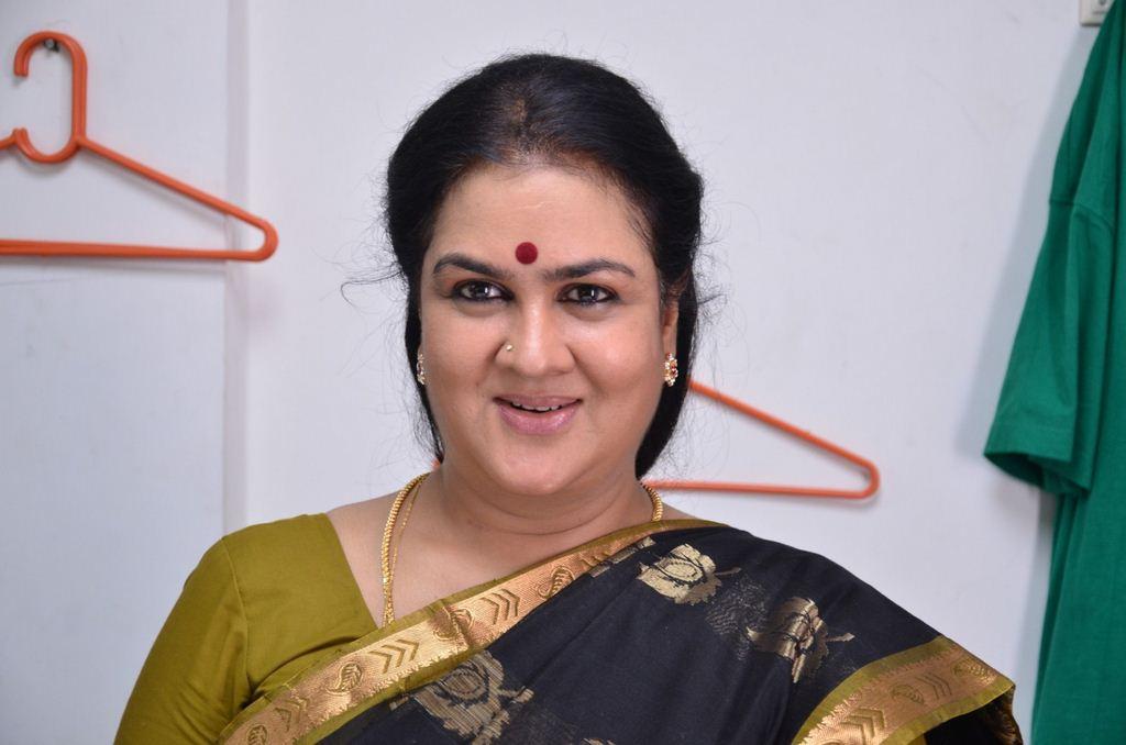 Vizhi Moodi Yosithal Movie Stills