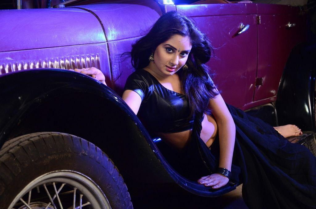 Vizhi Moodi Yosithal Movie Stills