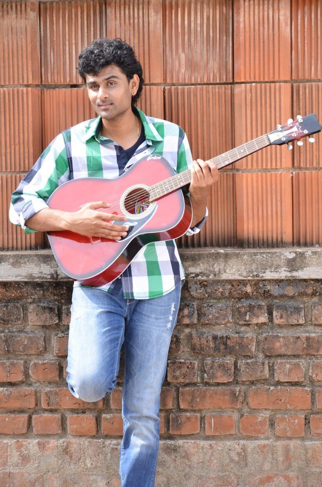 Vizhi Moodi Yosithal Movie Stills