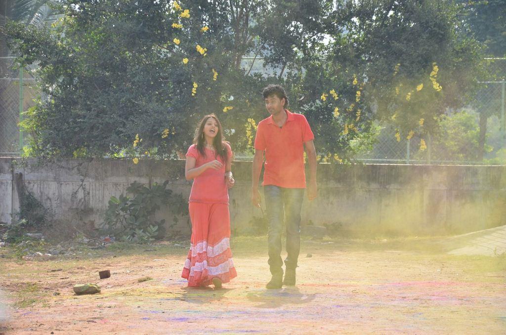Vizhi Moodi Yosithal Movie Stills