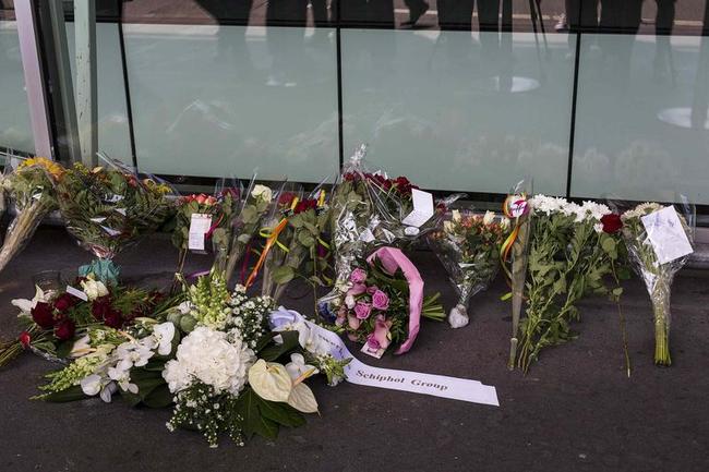 World Mourns for Victims of Malaysian Airlines MH17