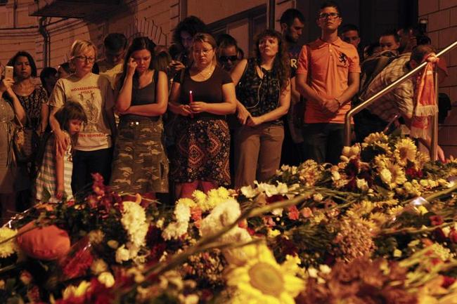 World Mourns for Victims of Malaysian Airlines MH17