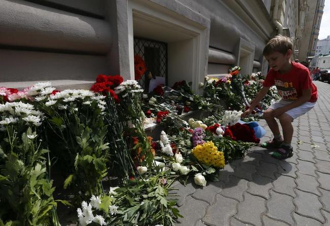 World Mourns for Victims of Malaysian Airlines MH17