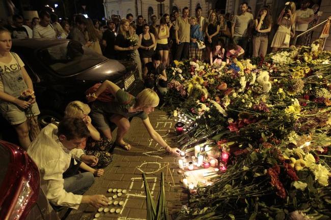 World Mourns for Victims of Malaysian Airlines MH17