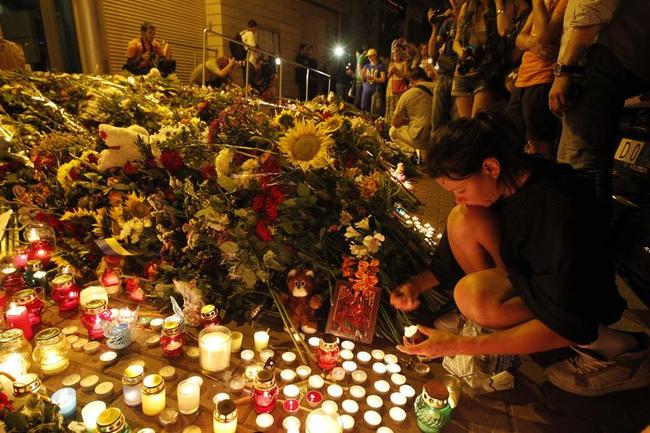 World Mourns for Victims of Malaysian Airlines MH17