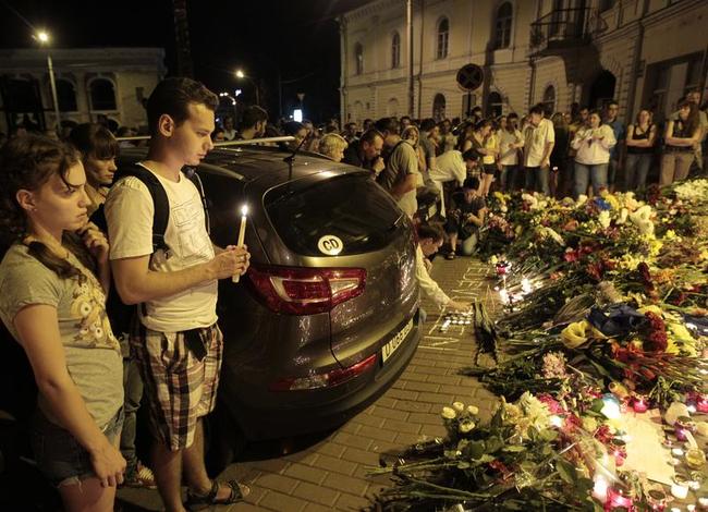 World Mourns for Victims of Malaysian Airlines MH17