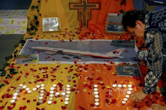 World Mourns for Victims of Malaysian Airlines MH17