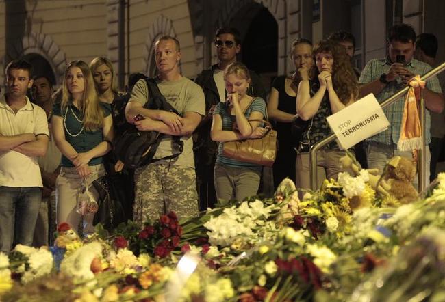 World Mourns for Victims of Malaysian Airlines MH17