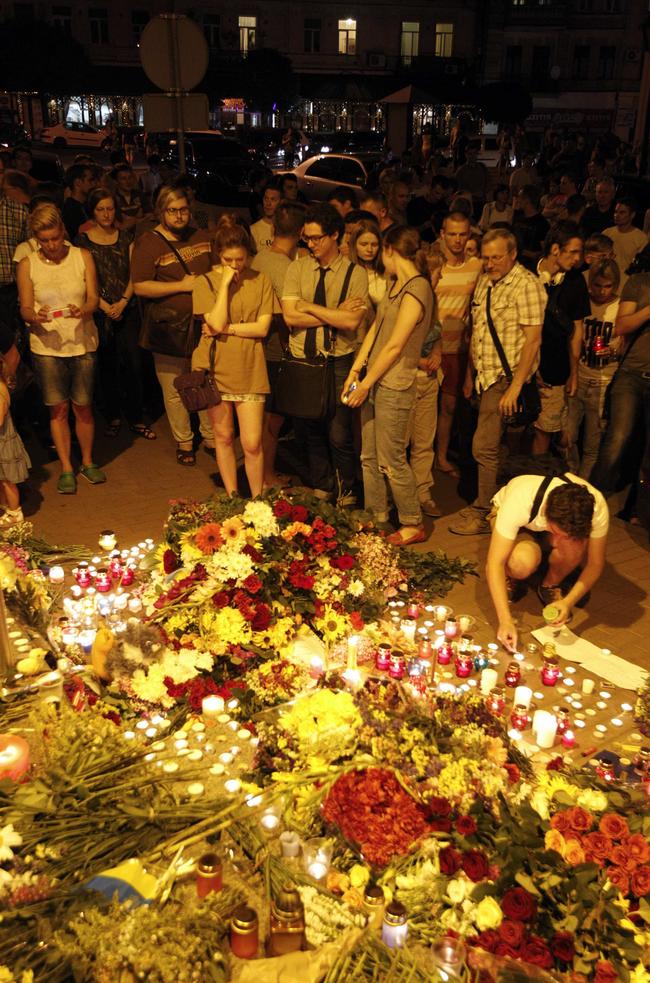 World Mourns for Victims of Malaysian Airlines MH17