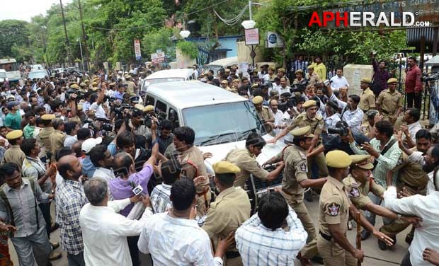 YS Jagan Latest (Jail) Photos