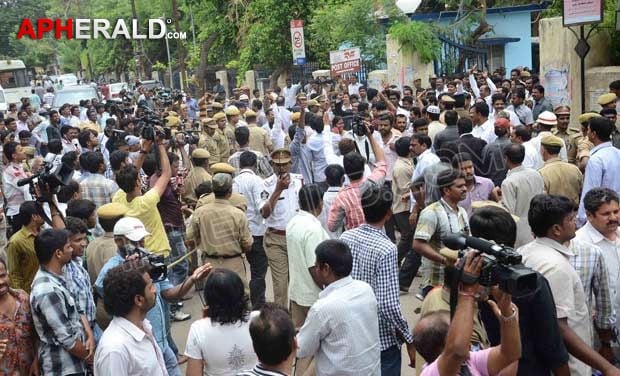 YS Jagan Latest (Jail) Photos