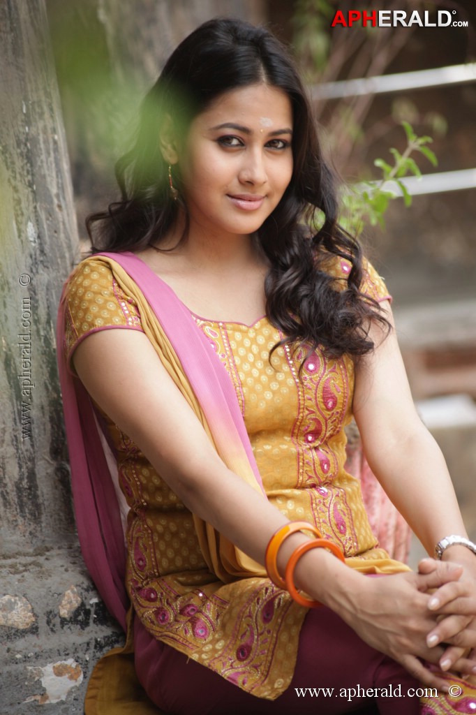 Yamini Chandrasekhar Movie New Stills