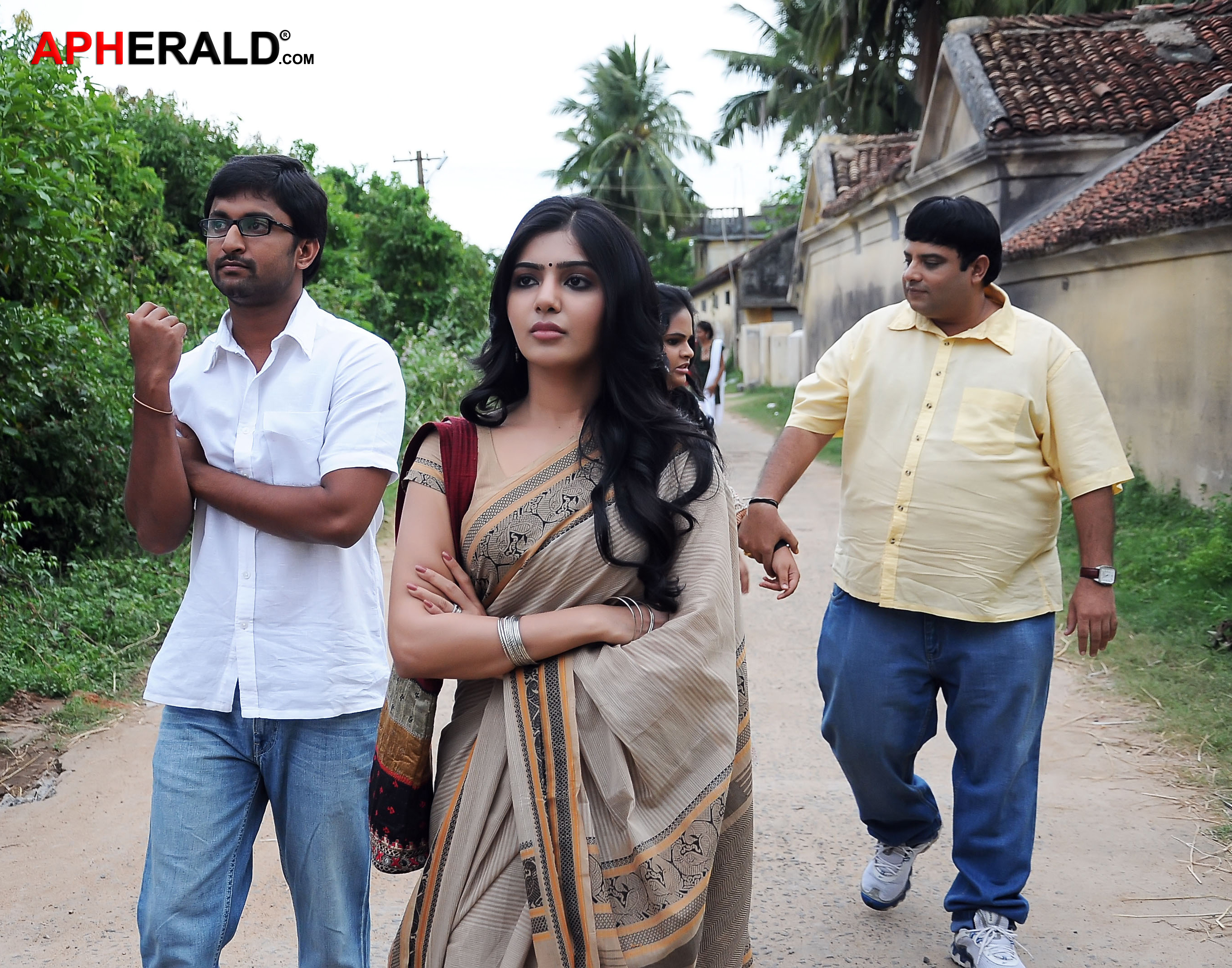 Yeto Vellipoyindi Manasu Movie Stills