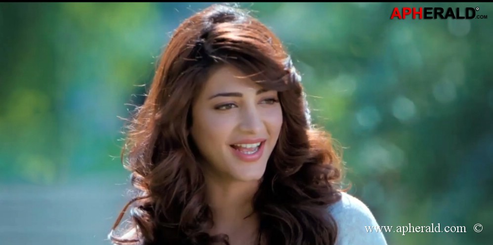 Yevadu Movie Latest Photos
