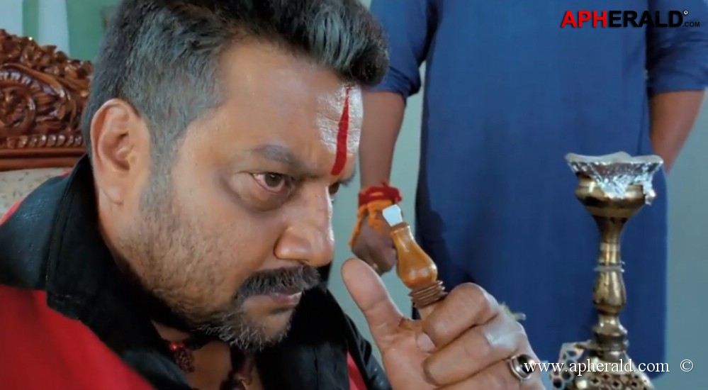 Yevadu Movie Latest Photos