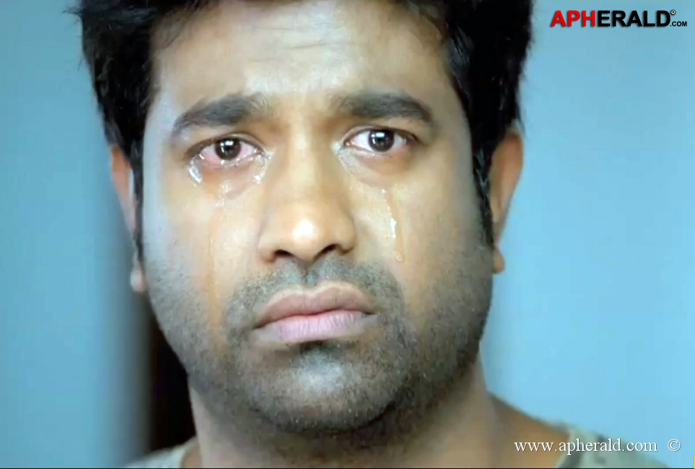 Yevadu Movie Latest Photos