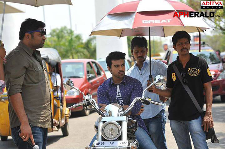 Yevadu Working Stills