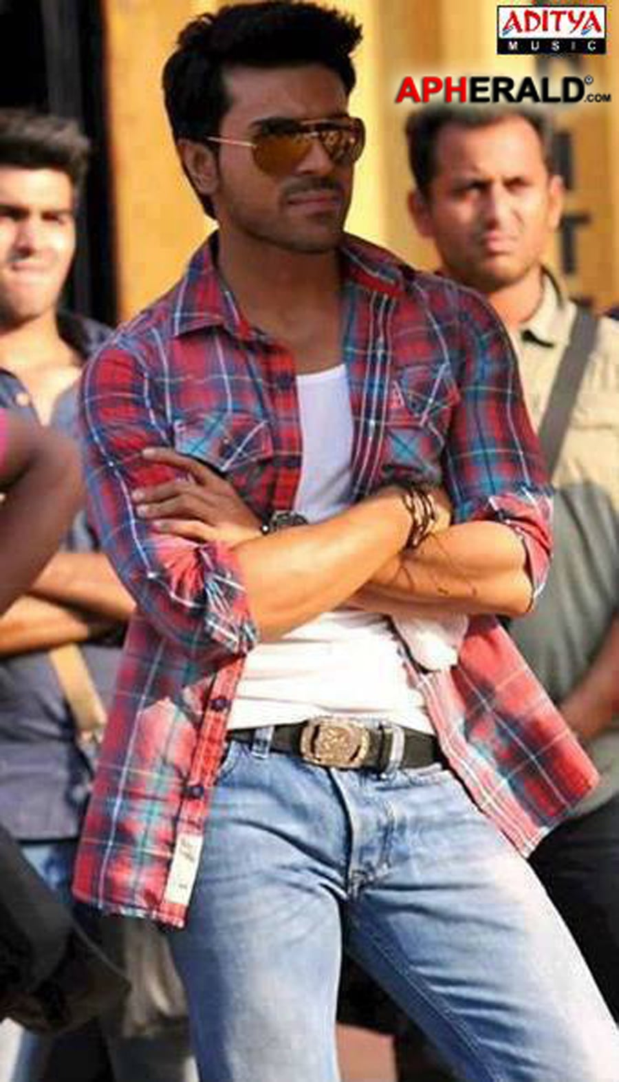 Yevadu Working Stills