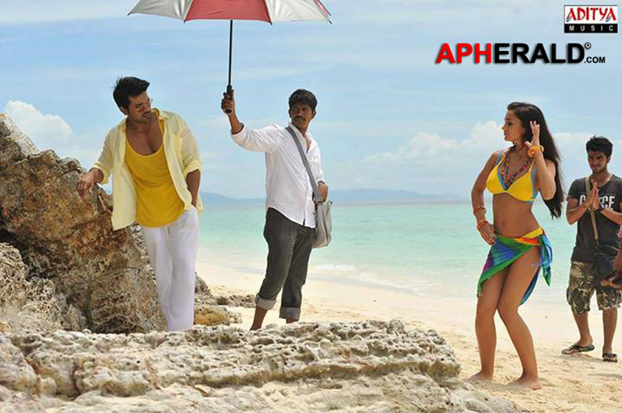 Yevadu Working Stills