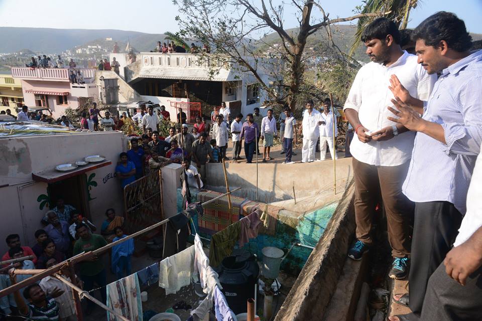 YS Jagan tour in Hudhud cyclone affected Areas