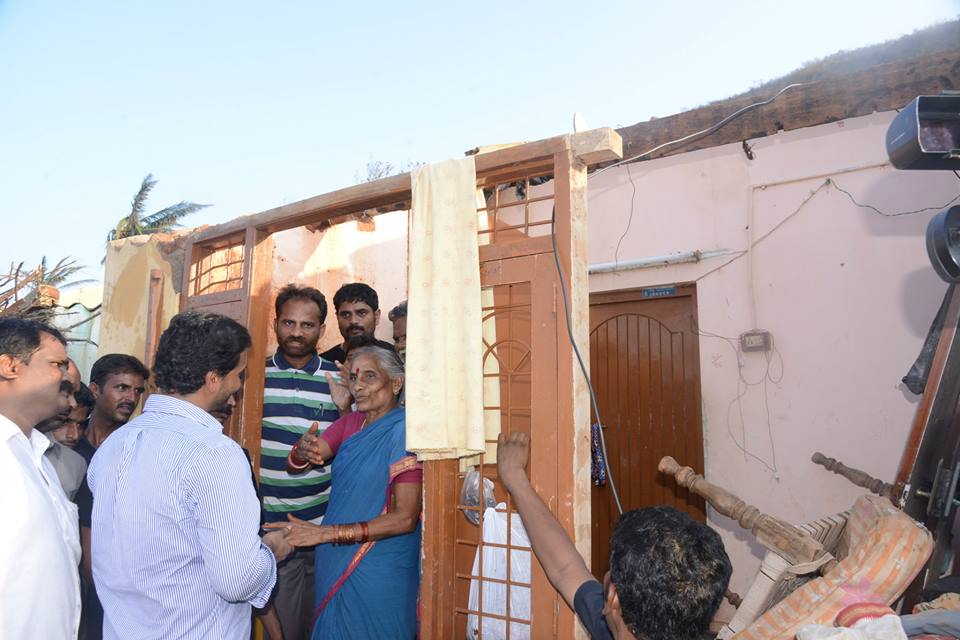 YS Jagan tour in Hudhud cyclone affected Areas