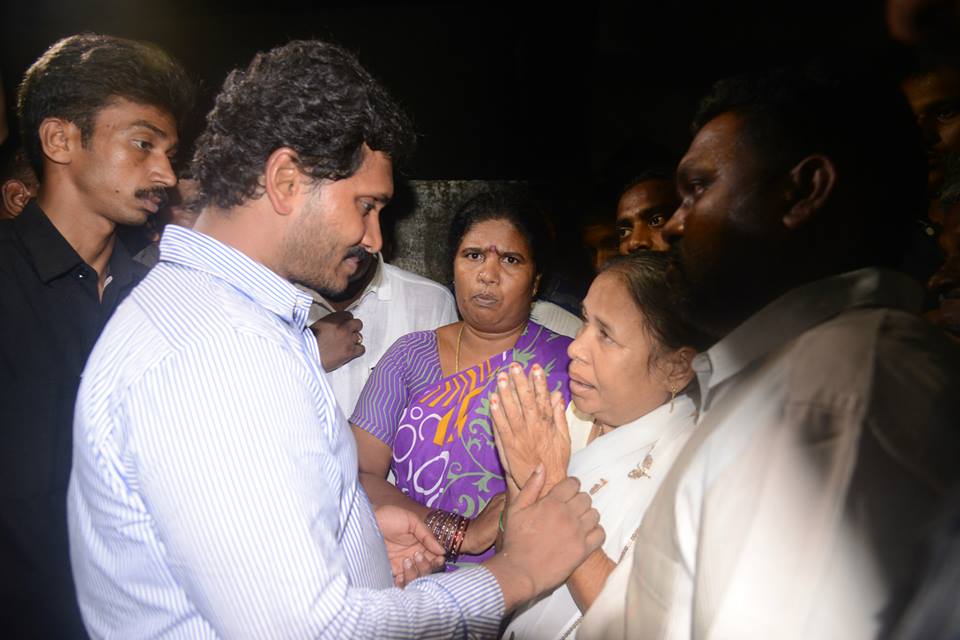 YS Jagan tour in Hudhud cyclone affected Areas