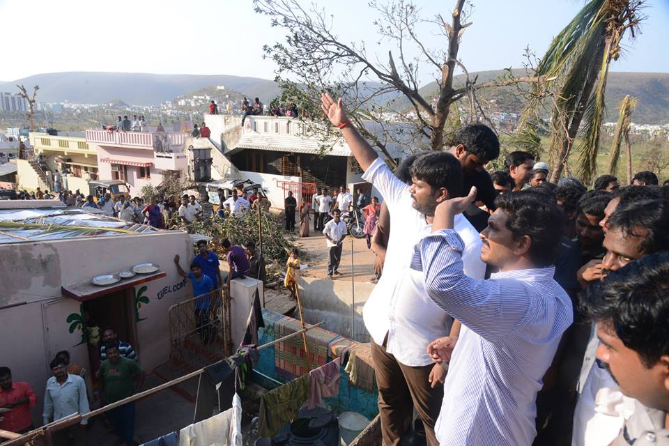 YS Jagan tour in Hudhud cyclone affected Areas