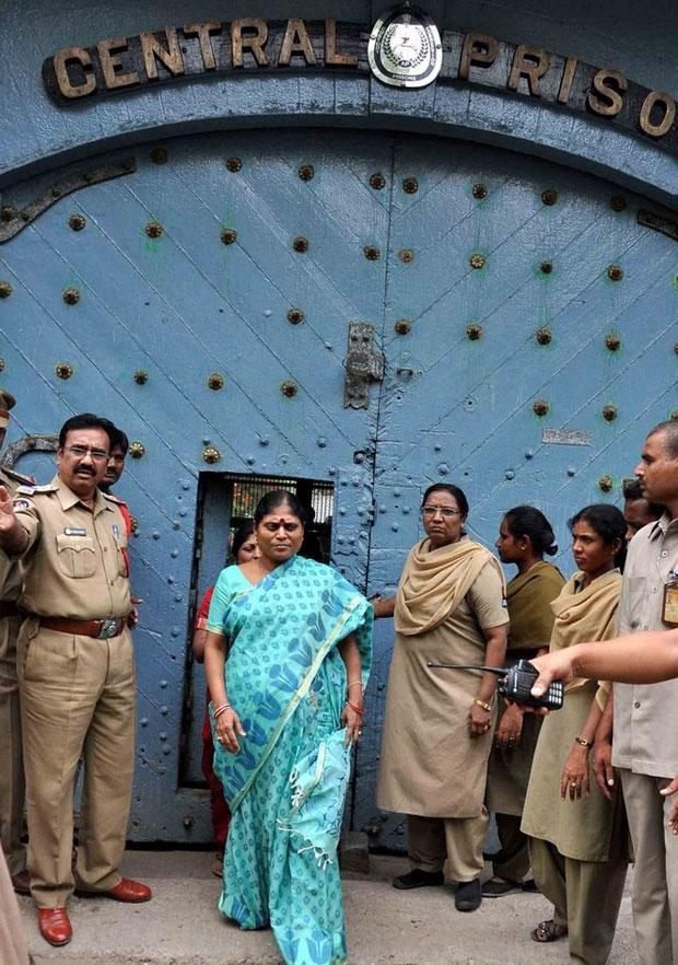 Vijayamma Visited Jagan