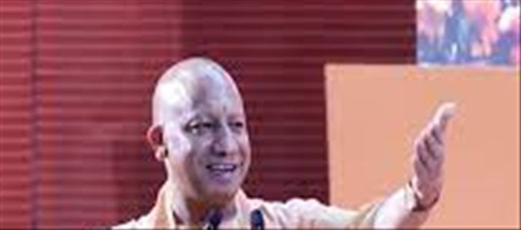 CM Yogi showered flowers from the stage, Shiv devotees greeted like this..?
