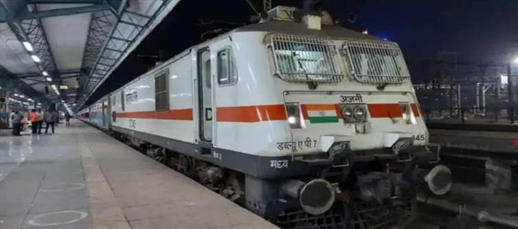 గుడ్ న్యూస్ : పరీక్ష లేకుండా రైల్వేలో ఉద్యోగాలు!