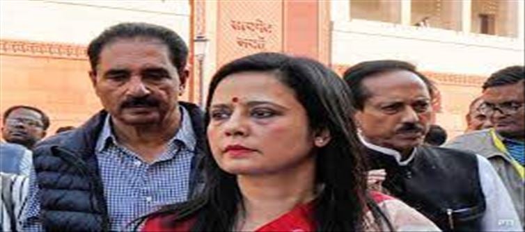 अंडे माहुआ पर फेंके, निशाना बंगाल की गद्दी पर — TMC-BJP की 'स्ट्रीट वॉर' में पुलिस किसके साथ खड़ी है?