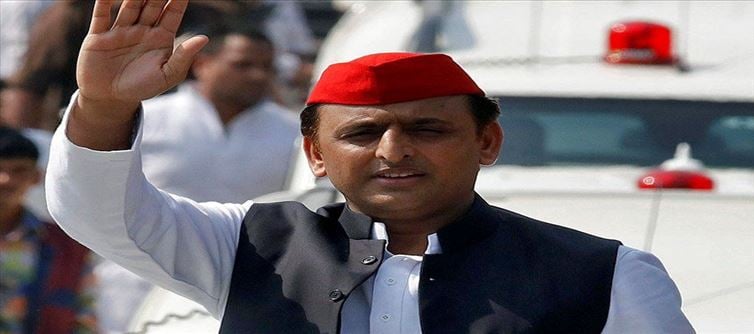 छाती पर डिंपल यादव का टैटू, अखिलेश से मिलने की जिद — क्या यूपी में सपा का 'भाभी जी कल्ट' 2027 का नया वोट इंजन है?