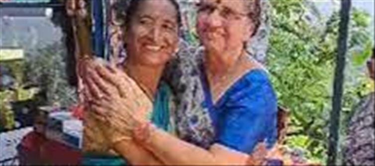 Uttarakhand: PM Modi's sister met CM Yogi's sister!!
