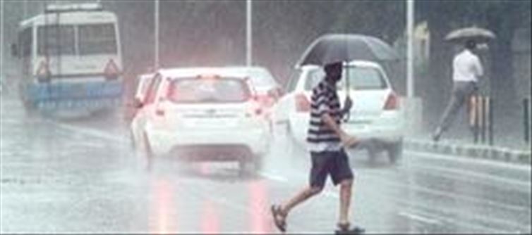 কলকাতার আকাশে মেঘের আনাগোনা