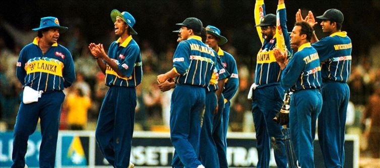 వన్డే చరిత్రలోనే అద్భుతం.. 43 ఫోర్లు, 14 సిక్స్‌లు.. ఆ బ్యాట్స్‌మెన్ ధాటికి గ్రైండ్ దద్దరిల్లిపోయింది