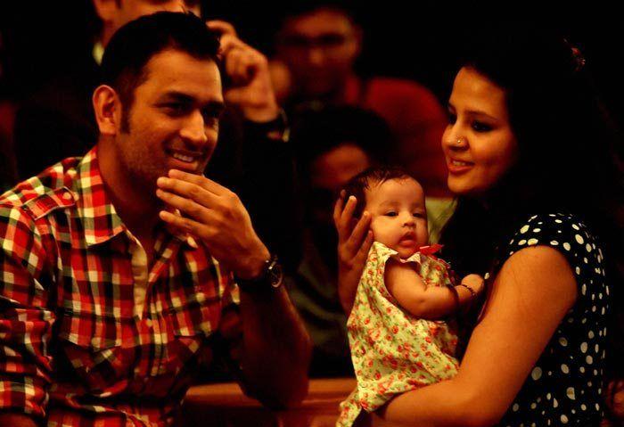 Adorable Pictures of Ziva with Dhoni Photos