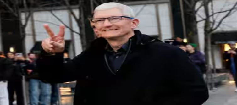 Apple CEO Tim Cook Arrives In Vietnam For His 2-Day Visit, Will Meet Users & Boost Supplier Ties