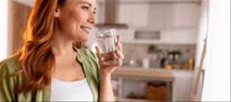 💧 How Much Water Should You Actually Drink in a Day? An Expert Explains