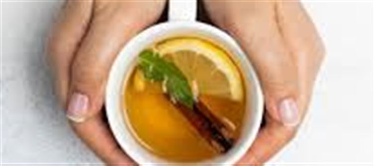 వేడినీటితో తేనె కలిపి తాగడం వల్ల కలిగే ప్రయోజనాలివే.. ఈ బెనిఫిట్స్ మీకు తెలుసా?