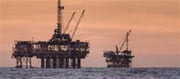Is it cheaper to extract oil from land or sea, know which saves more money?